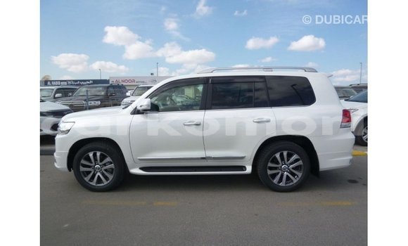 Buy Import Toyota Land Cruiser White Car in Import - Dubai in Great Comore Buy Import Toyota Land Cruiser White Car in Import - Dubai in Great Comore