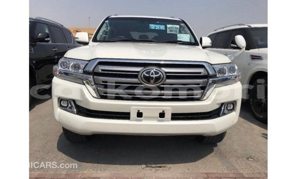 Acheter Import Voiture Toyota Land Cruiser Blanc à Import - Dubai, Grande Comore Acheter Import Voiture Toyota Land Cruiser Blanc à Import - Dubai, Grande Comore