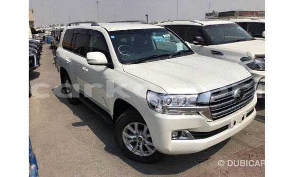 Acheter Import Voiture Toyota Land Cruiser Blanc à Import - Dubai, Grande Comore Acheter Import Voiture Toyota Land Cruiser Blanc à Import - Dubai, Grande Comore