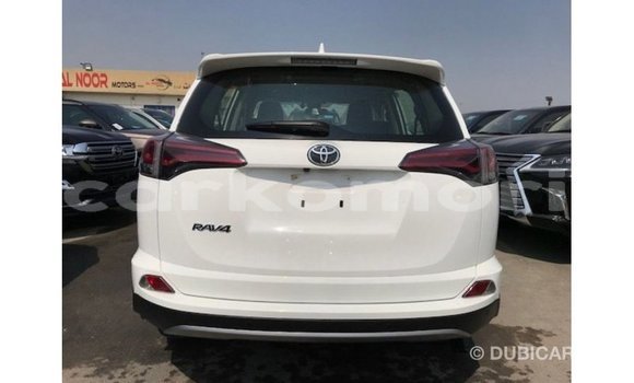 Acheter Import Voiture Toyota 4Runner Blanc à Import - Dubai, Grande Comore Acheter Import Voiture Toyota 4Runner Blanc à Import - Dubai, Grande Comore