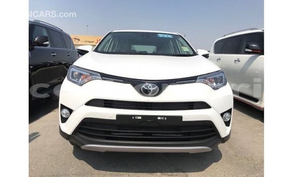 Acheter Import Voiture Toyota 4Runner Blanc à Import - Dubai, Grande Comore Acheter Import Voiture Toyota 4Runner Blanc à Import - Dubai, Grande Comore