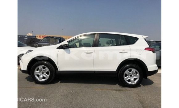 Acheter Import Voiture Toyota 4Runner Blanc à Import - Dubai, Grande Comore Acheter Import Voiture Toyota 4Runner Blanc à Import - Dubai, Grande Comore