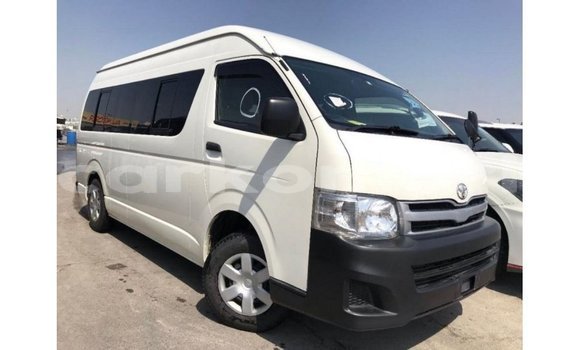 Acheter Import Voiture Toyota Hiace Blanc à Import - Dubai, Grande Comore Acheter Import Voiture Toyota Hiace Blanc à Import - Dubai, Grande Comore