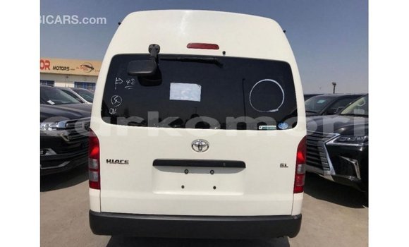 Acheter Import Voiture Toyota Hiace Blanc à Import - Dubai, Grande Comore Acheter Import Voiture Toyota Hiace Blanc à Import - Dubai, Grande Comore