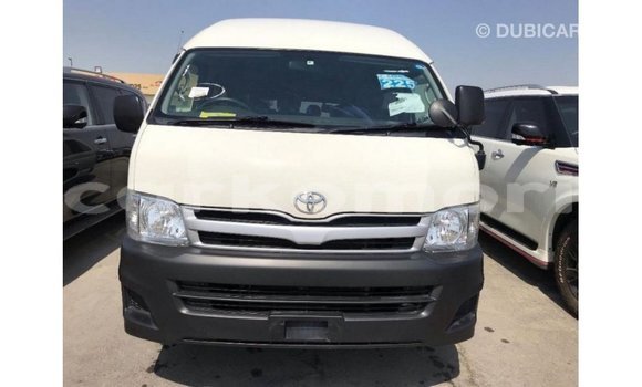 Acheter Import Voiture Toyota Hiace Blanc à Import - Dubai, Grande Comore Acheter Import Voiture Toyota Hiace Blanc à Import - Dubai, Grande Comore