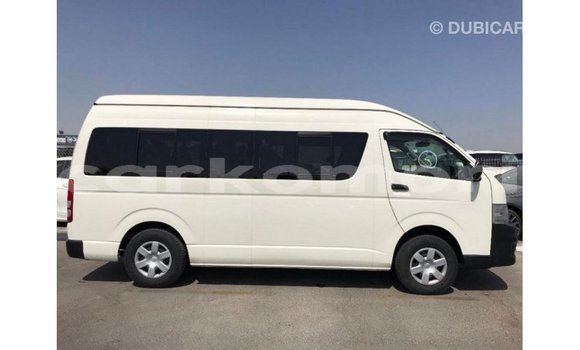 Acheter Import Voiture Toyota Hiace Blanc à Import - Dubai, Grande Comore Acheter Import Voiture Toyota Hiace Blanc à Import - Dubai, Grande Comore