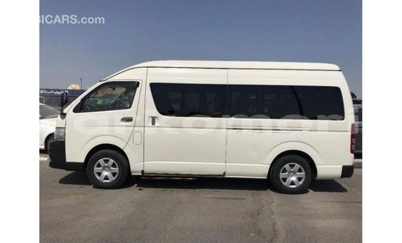 Acheter Import Voiture Toyota Hiace Blanc à Import - Dubai, Grande Comore Acheter Import Voiture Toyota Hiace Blanc à Import - Dubai, Grande Comore
