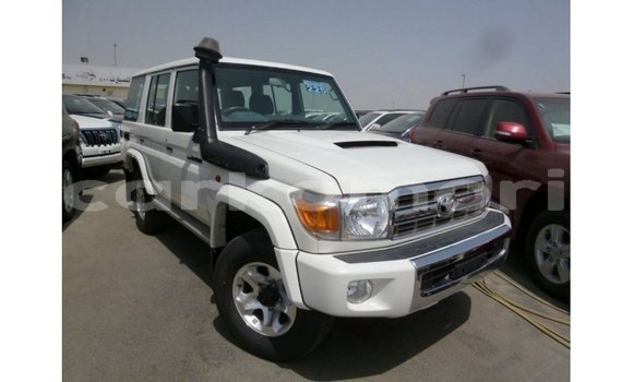 Buy Import Toyota Land Cruiser White Car in Import - Dubai in Great Comore Buy Import Toyota Land Cruiser White Car in Import - Dubai in Great Comore