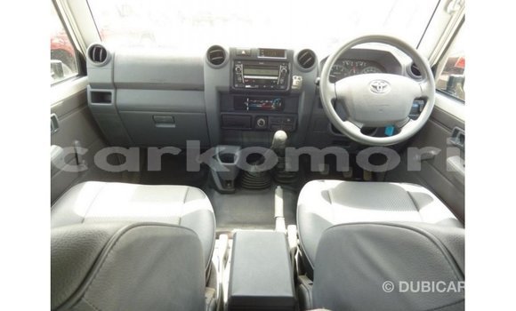 Buy Import Toyota Land Cruiser White Car in Import - Dubai in Great Comore Buy Import Toyota Land Cruiser White Car in Import - Dubai in Great Comore