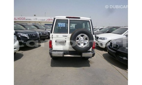 Buy Import Toyota Land Cruiser White Car in Import - Dubai in Great Comore Buy Import Toyota Land Cruiser White Car in Import - Dubai in Great Comore