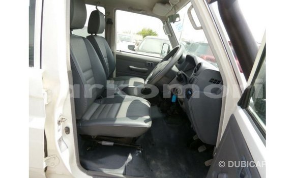 Buy Import Toyota Land Cruiser White Car in Import - Dubai in Great Comore Buy Import Toyota Land Cruiser White Car in Import - Dubai in Great Comore