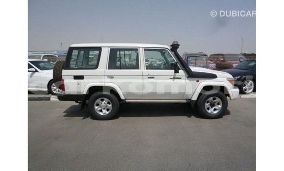 Buy Import Toyota Land Cruiser White Car in Import - Dubai in Great Comore Buy Import Toyota Land Cruiser White Car in Import - Dubai in Great Comore