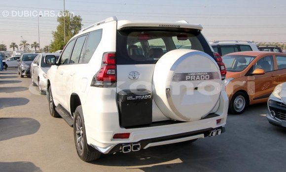 Acheter Import Voiture Toyota Prado Blanc à Import - Dubai, Grande Comore Acheter Import Voiture Toyota Prado Blanc à Import - Dubai, Grande Comore