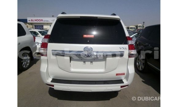 Acheter Import Voiture Toyota Prado Blanc à Import - Dubai, Grande Comore Acheter Import Voiture Toyota Prado Blanc à Import - Dubai, Grande Comore