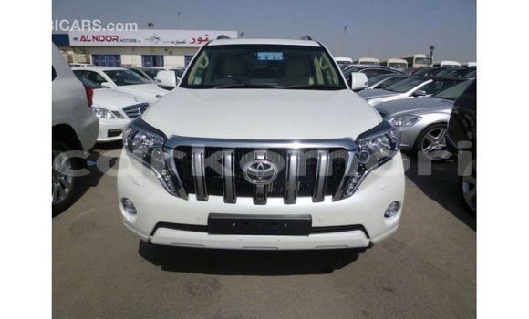 Acheter Import Voiture Toyota Prado Blanc à Import - Dubai, Grande Comore Acheter Import Voiture Toyota Prado Blanc à Import - Dubai, Grande Comore