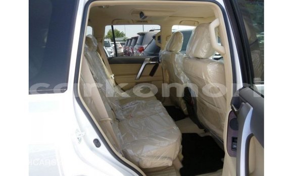 Acheter Import Voiture Toyota Prado Blanc à Import - Dubai, Grande Comore Acheter Import Voiture Toyota Prado Blanc à Import - Dubai, Grande Comore