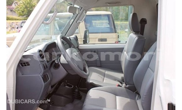 Buy Import Toyota Land Cruiser White Car in Import - Dubai in Great Comore Buy Import Toyota Land Cruiser White Car in Import - Dubai in Great Comore