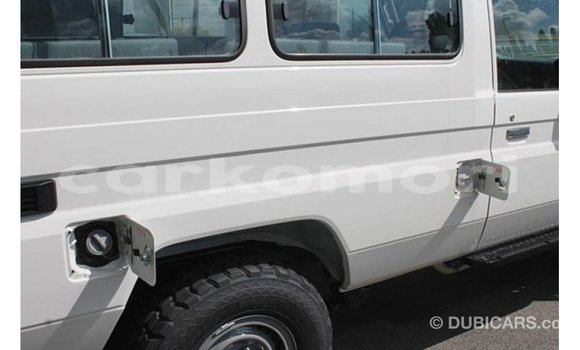 Buy Import Toyota Land Cruiser White Car in Import - Dubai in Great Comore Buy Import Toyota Land Cruiser White Car in Import - Dubai in Great Comore