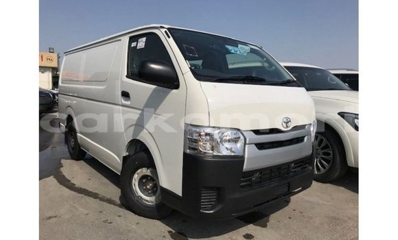Acheter Import Voiture Toyota Hiace Blanc à Import - Dubai, Grande Comore Acheter Import Voiture Toyota Hiace Blanc à Import - Dubai, Grande Comore