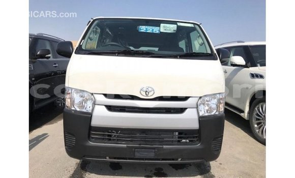 Acheter Import Voiture Toyota Hiace Blanc à Import - Dubai, Grande Comore Acheter Import Voiture Toyota Hiace Blanc à Import - Dubai, Grande Comore