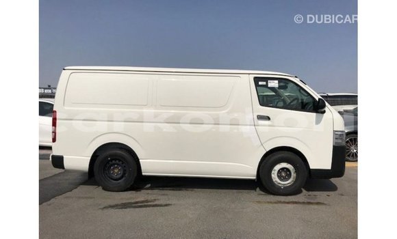 Acheter Import Voiture Toyota Hiace Blanc à Import - Dubai, Grande Comore Acheter Import Voiture Toyota Hiace Blanc à Import - Dubai, Grande Comore