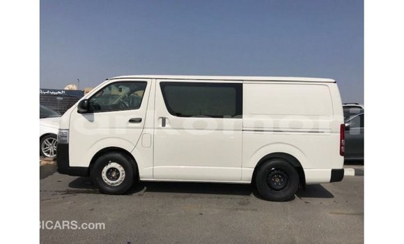 Acheter Import Voiture Toyota Hiace Blanc à Import - Dubai, Grande Comore Acheter Import Voiture Toyota Hiace Blanc à Import - Dubai, Grande Comore