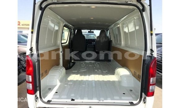 Acheter Import Voiture Toyota Hiace Blanc à Import - Dubai, Grande Comore Acheter Import Voiture Toyota Hiace Blanc à Import - Dubai, Grande Comore