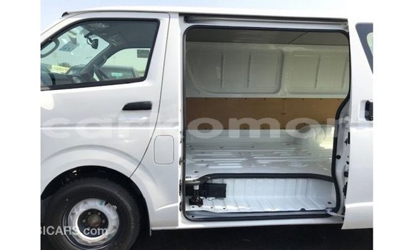 Acheter Import Voiture Toyota Hiace Blanc à Import - Dubai, Grande Comore Acheter Import Voiture Toyota Hiace Blanc à Import - Dubai, Grande Comore