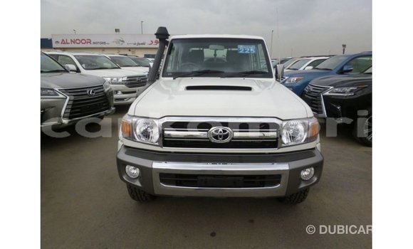 Acheter Import Voiture Toyota Land Cruiser Blanc à Import - Dubai, Grande Comore Acheter Import Voiture Toyota Land Cruiser Blanc à Import - Dubai, Grande Comore