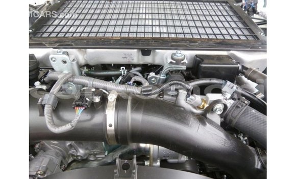 Acheter Import Voiture Toyota Land Cruiser Blanc à Import - Dubai, Grande Comore Acheter Import Voiture Toyota Land Cruiser Blanc à Import - Dubai, Grande Comore