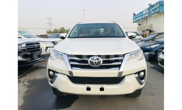 Acheter Import Voiture Toyota Fortuner Blanc à Import - Dubai, Grande Comore Acheter Import Voiture Toyota Fortuner Blanc à Import - Dubai, Grande Comore