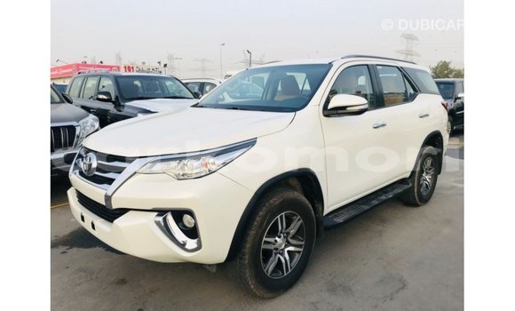 Acheter Import Voiture Toyota Fortuner Blanc à Import - Dubai, Grande Comore Acheter Import Voiture Toyota Fortuner Blanc à Import - Dubai, Grande Comore
