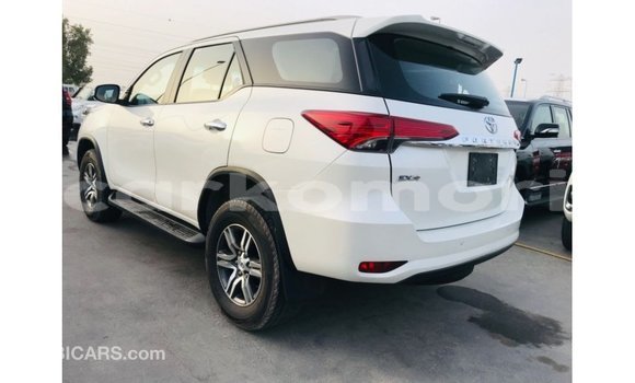 Acheter Import Voiture Toyota Fortuner Blanc à Import - Dubai, Grande Comore Acheter Import Voiture Toyota Fortuner Blanc à Import - Dubai, Grande Comore