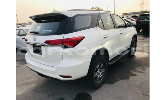 Acheter Import Voiture Toyota Fortuner Blanc à Import - Dubai, Grande Comore Acheter Import Voiture Toyota Fortuner Blanc à Import - Dubai, Grande Comore
