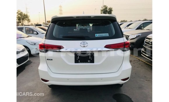 Acheter Import Voiture Toyota Fortuner Blanc à Import - Dubai, Grande Comore Acheter Import Voiture Toyota Fortuner Blanc à Import - Dubai, Grande Comore