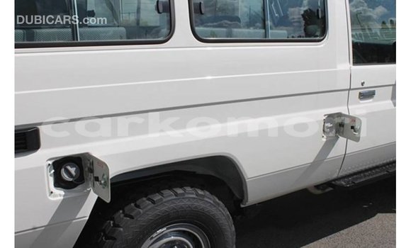 Buy Import Toyota Land Cruiser White Car in Import - Dubai in Great Comore Buy Import Toyota Land Cruiser White Car in Import - Dubai in Great Comore