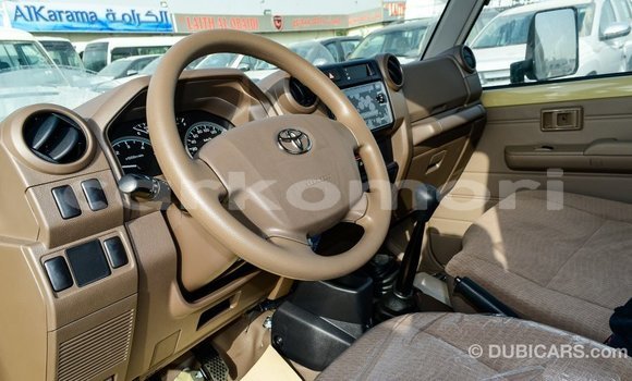 Acheter Import Voiture Toyota Land Cruiser Beige à Import - Dubai, Grande Comore Acheter Import Voiture Toyota Land Cruiser Beige à Import - Dubai, Grande Comore