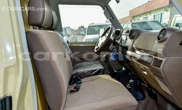 Acheter Import Voiture Toyota Land Cruiser Beige à Import - Dubai, Grande Comore Acheter Import Voiture Toyota Land Cruiser Beige à Import - Dubai, Grande Comore