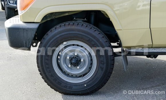Acheter Import Voiture Toyota Land Cruiser Beige à Import - Dubai, Grande Comore Acheter Import Voiture Toyota Land Cruiser Beige à Import - Dubai, Grande Comore
