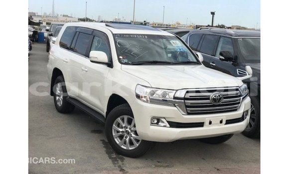 Acheter Import Voiture Toyota Land Cruiser Blanc à Import - Dubai, Grande Comore Acheter Import Voiture Toyota Land Cruiser Blanc à Import - Dubai, Grande Comore