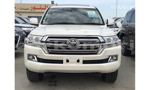 Acheter Import Voiture Toyota Land Cruiser Blanc à Import - Dubai, Grande Comore Acheter Import Voiture Toyota Land Cruiser Blanc à Import - Dubai, Grande Comore
