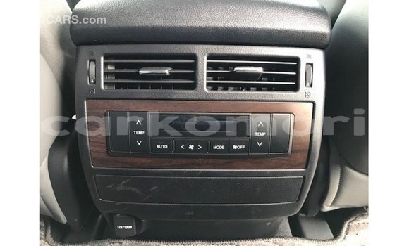 Acheter Import Voiture Toyota Land Cruiser Blanc à Import - Dubai, Grande Comore Acheter Import Voiture Toyota Land Cruiser Blanc à Import - Dubai, Grande Comore