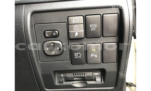Acheter Import Voiture Toyota Land Cruiser Blanc à Import - Dubai, Grande Comore Acheter Import Voiture Toyota Land Cruiser Blanc à Import - Dubai, Grande Comore