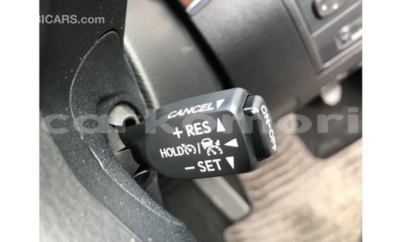 Acheter Import Voiture Toyota Land Cruiser Blanc à Import - Dubai, Grande Comore Acheter Import Voiture Toyota Land Cruiser Blanc à Import - Dubai, Grande Comore