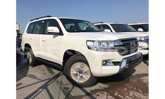 Buy Import Toyota Land Cruiser White Car in Import - Dubai in Great Comore Buy Import Toyota Land Cruiser White Car in Import - Dubai in Great Comore