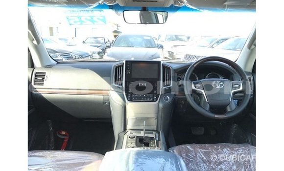 Buy Import Toyota Land Cruiser White Car in Import - Dubai in Great Comore Buy Import Toyota Land Cruiser White Car in Import - Dubai in Great Comore