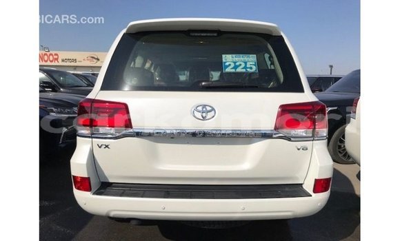 Buy Import Toyota Land Cruiser White Car in Import - Dubai in Great Comore Buy Import Toyota Land Cruiser White Car in Import - Dubai in Great Comore