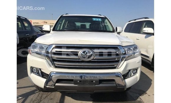 Buy Import Toyota Land Cruiser White Car in Import - Dubai in Great Comore Buy Import Toyota Land Cruiser White Car in Import - Dubai in Great Comore