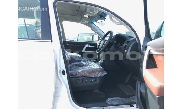 Buy Import Toyota Land Cruiser White Car in Import - Dubai in Great Comore Buy Import Toyota Land Cruiser White Car in Import - Dubai in Great Comore
