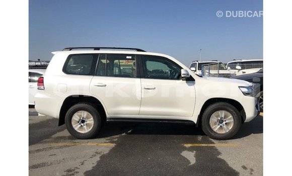 Buy Import Toyota Land Cruiser White Car in Import - Dubai in Great Comore Buy Import Toyota Land Cruiser White Car in Import - Dubai in Great Comore